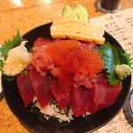 バラエティ丼(くいもの市場 舌笑屋)