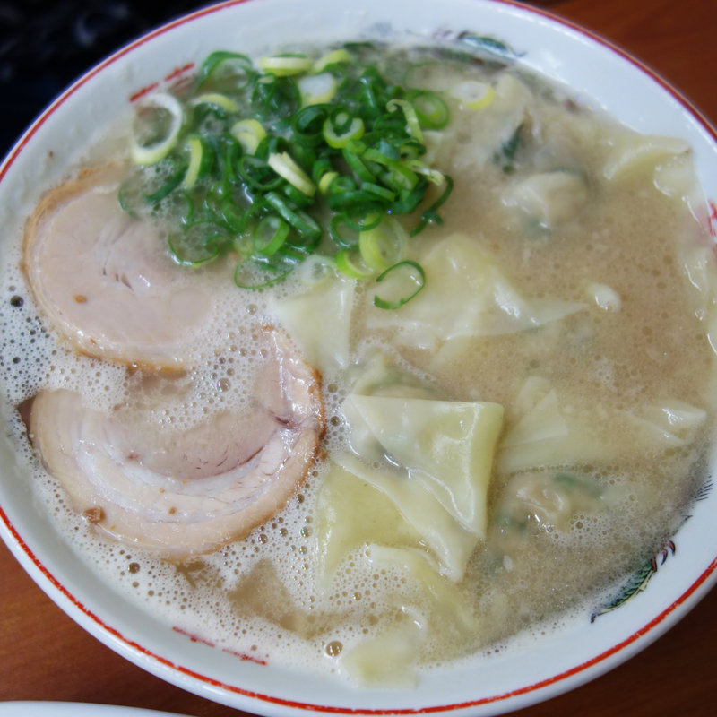 ワンタンめん(博多ラーメン めんとく屋)