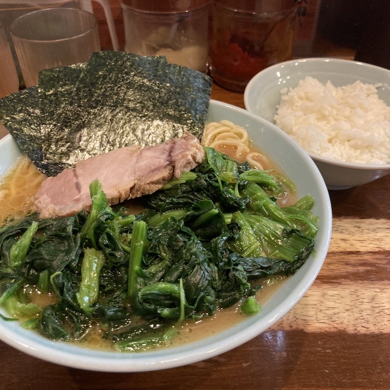 ほうれん草らーめん(横浜家系ラーメン 家家家)