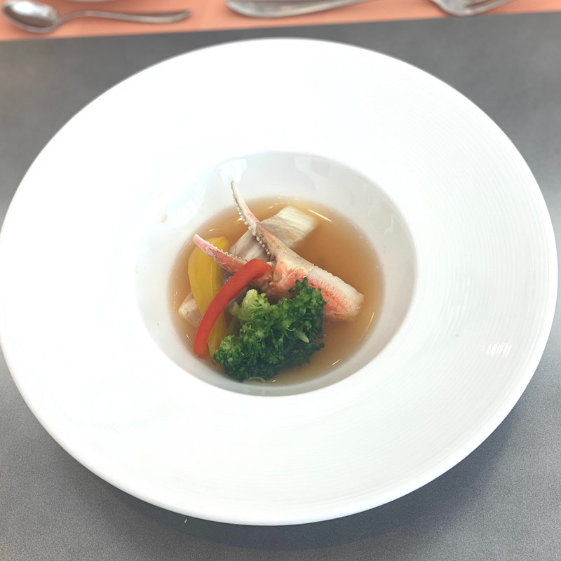 真鯛のヴァプールとカニ爪のグリル(アールベルアンジェ室蘭)