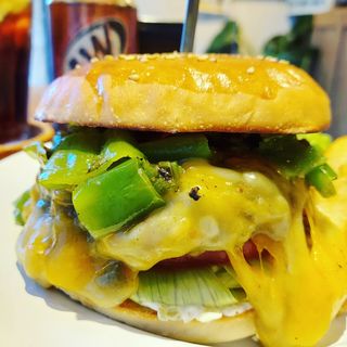 万願寺唐辛子とコルビージャックバーガー～グリーンチリソース(HELLO NEW DAY Hamburger)