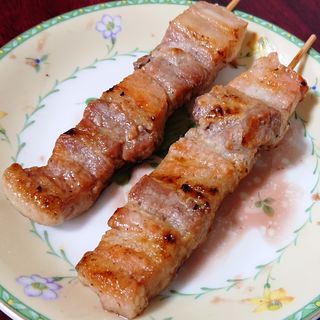 豚バラ(炭火串焼き どまん中)