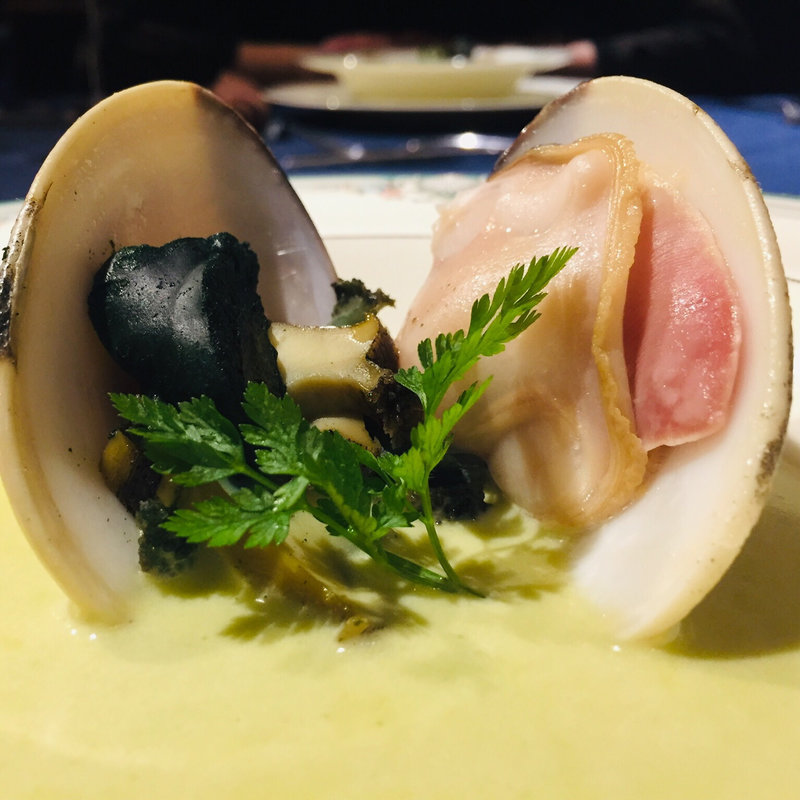 千葉産地蛤とサザエの空豆スープ ブラブラ風(フランス厨房 旬彩 中央駅店 )