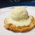 絶品スパイ風タルト・タタンにグランマルニエのアイスクリーム