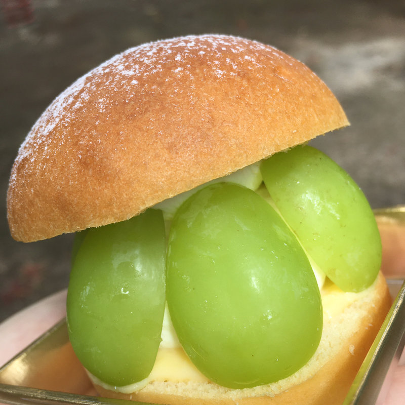 シャインマスカット　マリトッツォ(果実問屋　にしかわ)