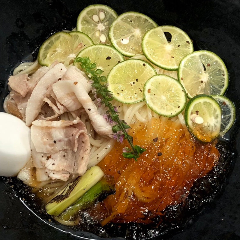 酢橘と昆布水の和え冷やし　味玉(らぁ麺　くろ渦)