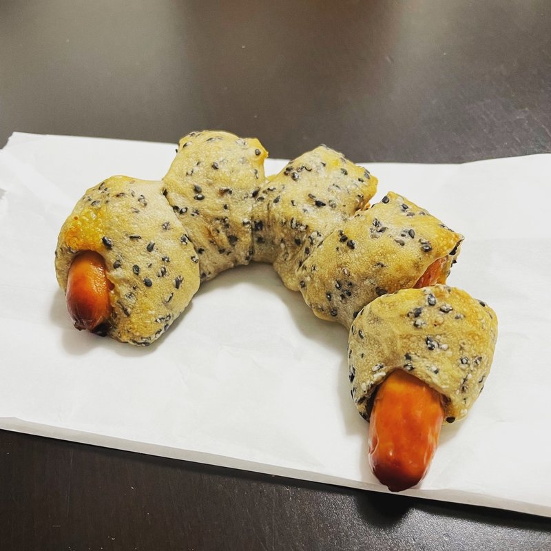 黒ごまソーセージロール(panda)