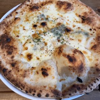 4種チーズのピッツァ クワトロフォルマッジ(イタメシヤ エイト)