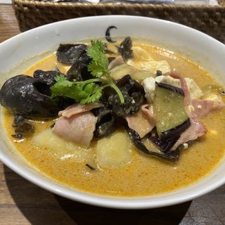 ベーコンと豆腐とキクラゲのカリー(チャントーヤ　ココナッツカリー （CHANTOYA COCONUT CURRY）)