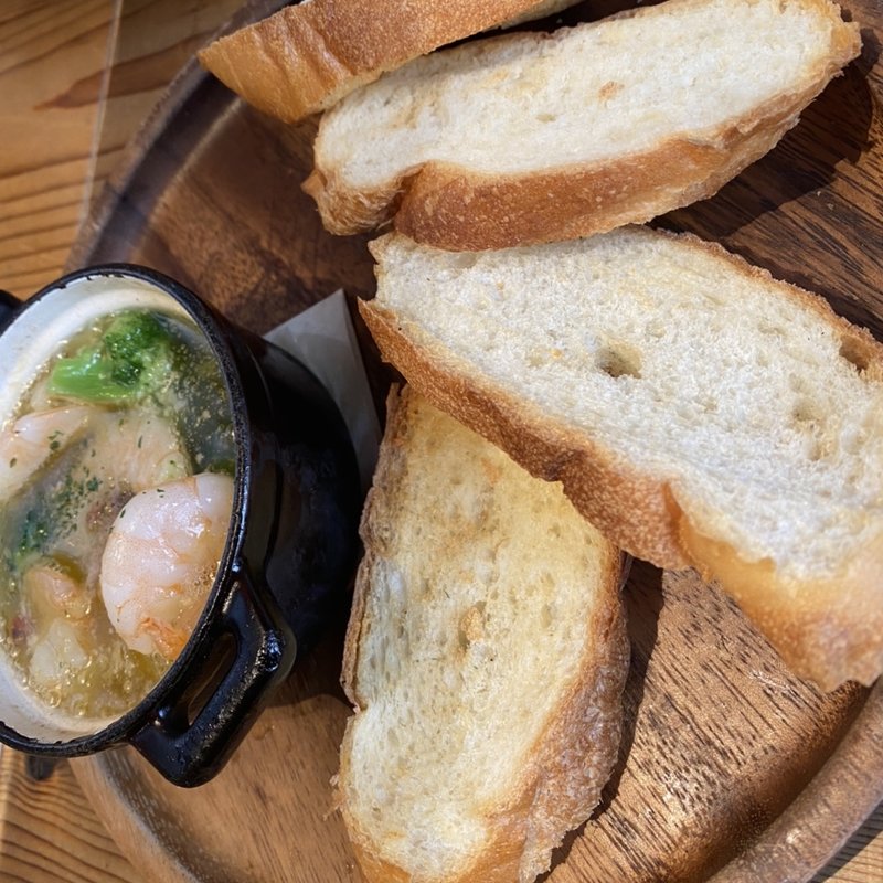 海老とブロッコリーのアヒージョ バケット付き(イタメシヤ エイト)