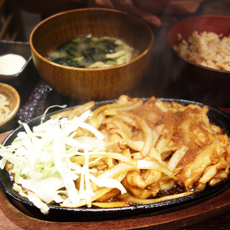鶏生姜焼き定食 肉大盛(炭火焼干物定食 しんぱち食堂 福岡パルコ店)