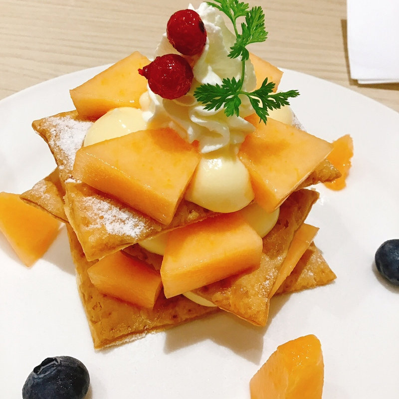 メロンとサクサクパイのできたてミルフィーユ(ポップンフルーツカフェ)