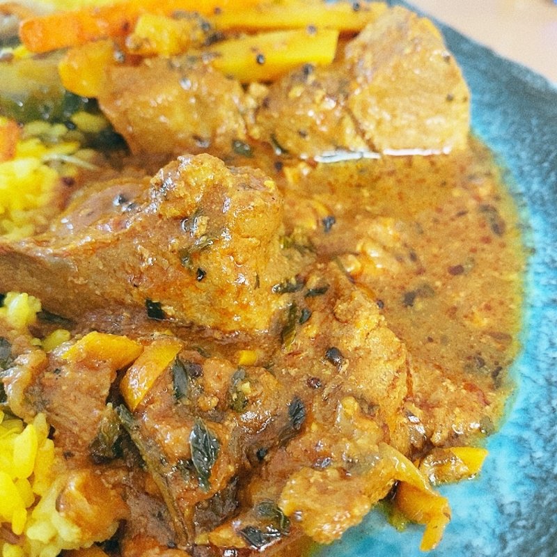 胡桃とミントの焙煎ポークカレー(大衆スパイス酒場 ニューヤスダヤ)