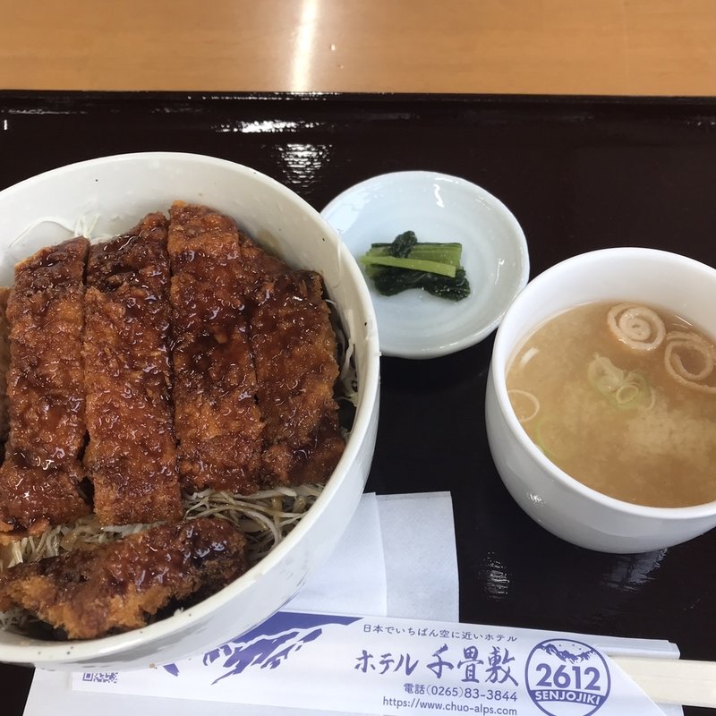 ソースかつ丼(ホテル千畳敷 （せんじょうじき）)