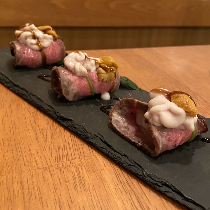 帆立昆布締めのローストビーフ巻き(みんな仲よくアスゲンタイガー 今池店)