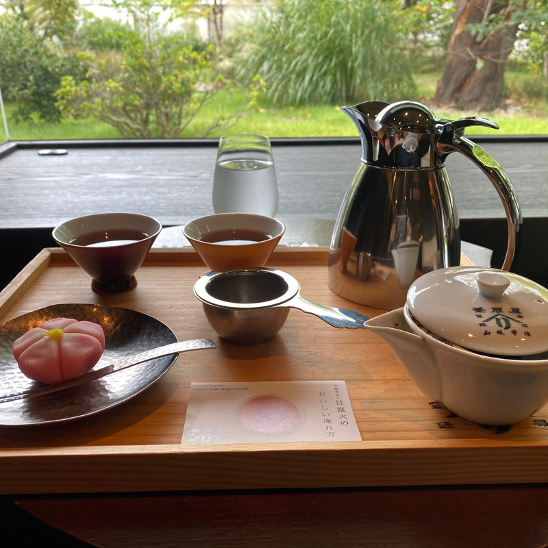 焙じ茶 玉露茎焙じ 甘露火（季節上生菓子付き）(辻利兵衛本店 )