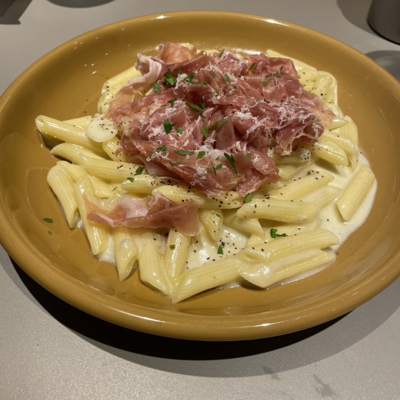 生ハムとゴルゴンゾーラのクリームペンネ(Pasta Alba shonan)