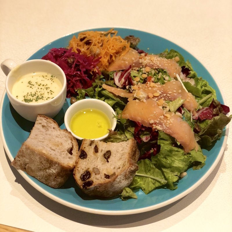 たっぷりお野菜のサラダプレートランチ(スズカフェ銀座 | SUZUCAFE Ginza)