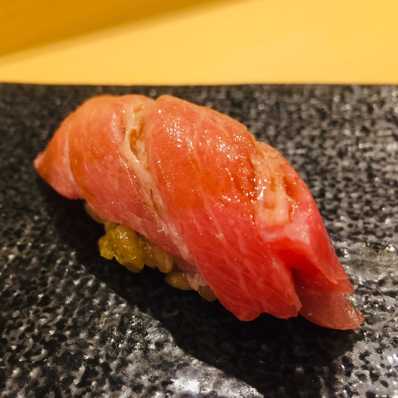 塩釜産 本鮪大トロの握り(鮨一)