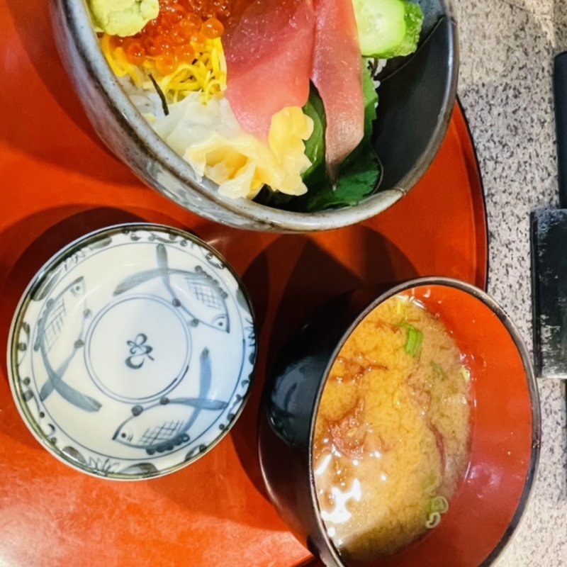 三色丼(さすよ亭)