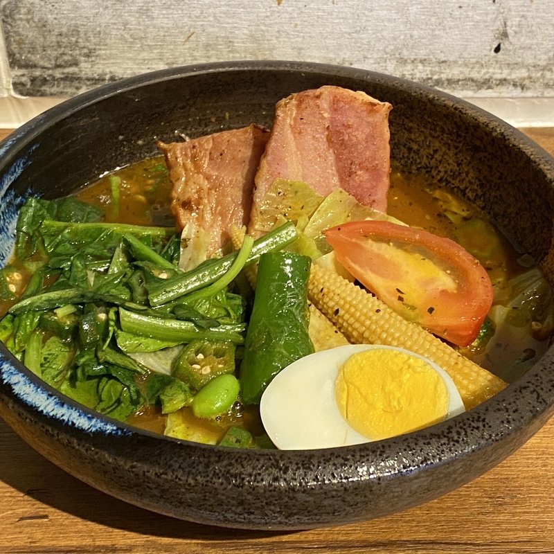 炙りベーコンとキャベツのスープカレー(カレー食堂 心 秋葉原店)