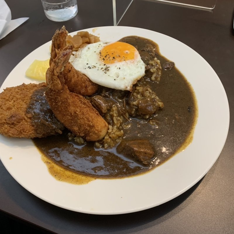 エビフライカレー　トッピング:コロッケ、焼き卵(カレーダイヤ)