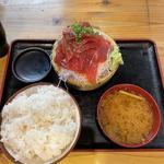 黒丼(タカマル鮮魚店 2号館)