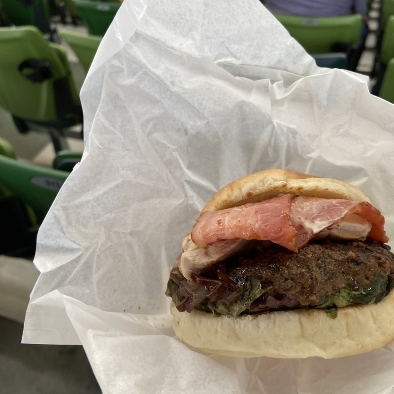 増田達至の肉増し照り焼きバーガー(L's Kitchen CENTRAL)