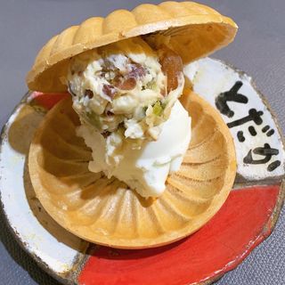 甘納豆チーズアイス最中(立呑み とだか)