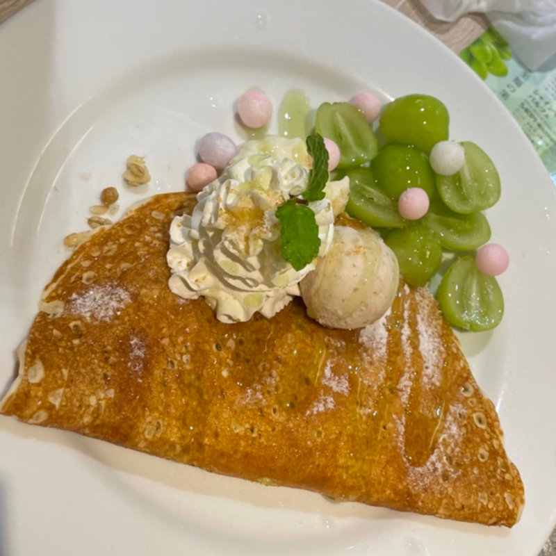 シャインマスカットの自家製ガレット(デニーズ 高津店 （Denny’s）)