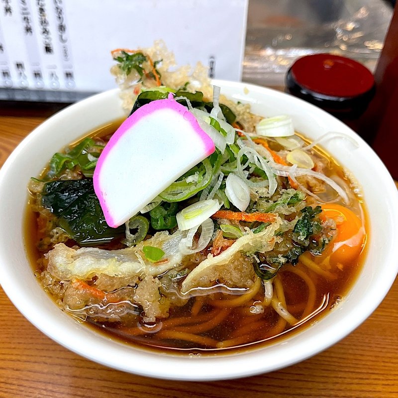 かき揚げ・玉子そば(そば処 瓢箪 （そばどころひょうたん）)