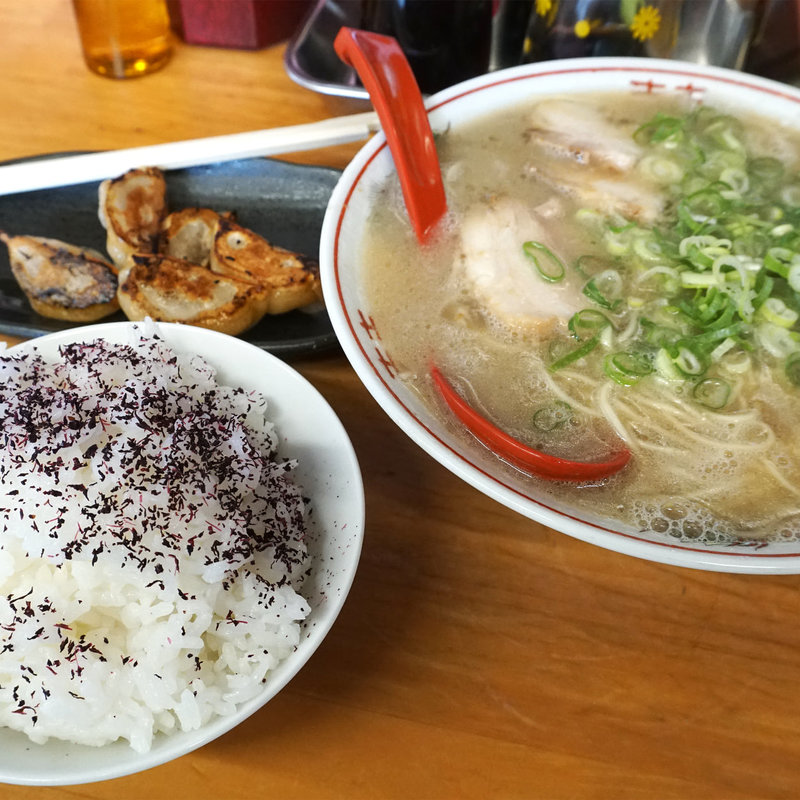 ラーメン・めし・餃子5コ(七福亭 )