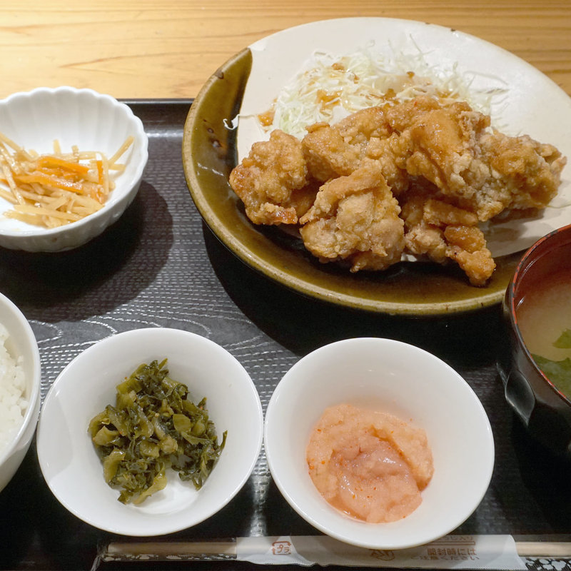 鶏の唐揚げめんたい風味定食(博多もつ鍋やまや 博多店)