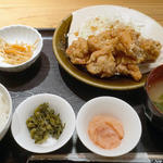 鶏の唐揚げめんたい風味定食(博多もつ鍋やまや 博多店)