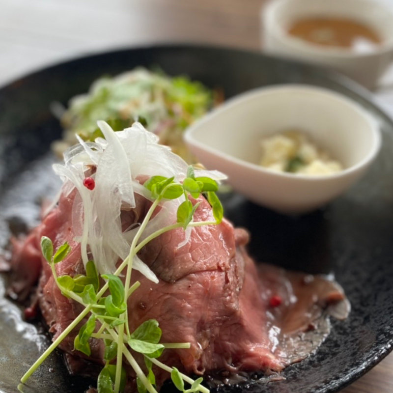ローストビーフ丼　Sサイズ(Café de MOTHERS 【カフェ・ド・マザーズ 】)
