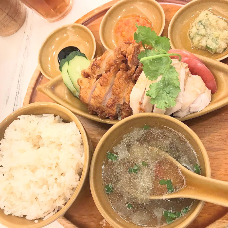 シンガポールチキンライス（ハーフ&ハーフ）(シンガポール海南鶏飯 赤坂店 （ハイナンチーファン）)