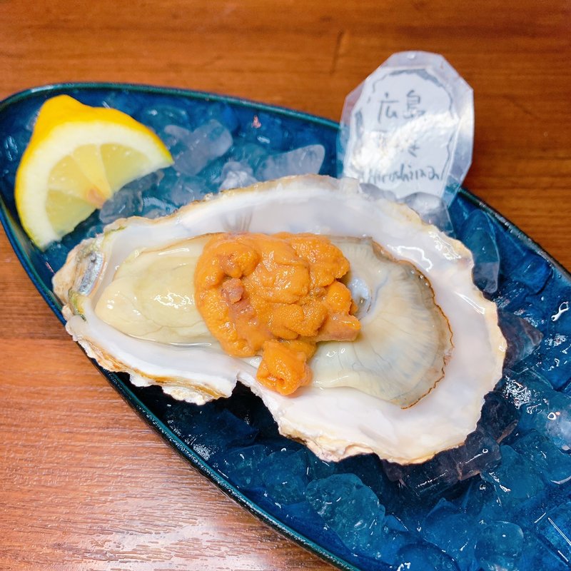 生牡蠣　濃厚生うにトッピング(Oyster Bar MABUI 広島駅前店)