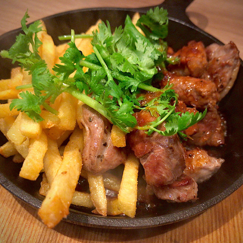 鉄板ラムステーキ(羊肉酒場 0,19 チカマチラウンジ店)