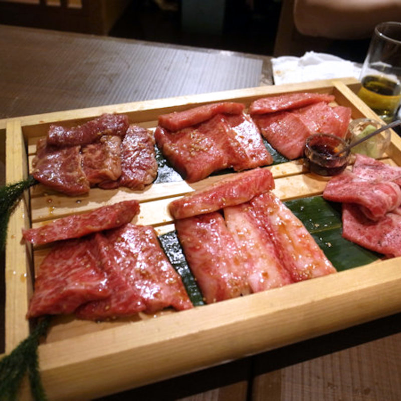 黒毛和牛盛合せ(焼肉ことえん)