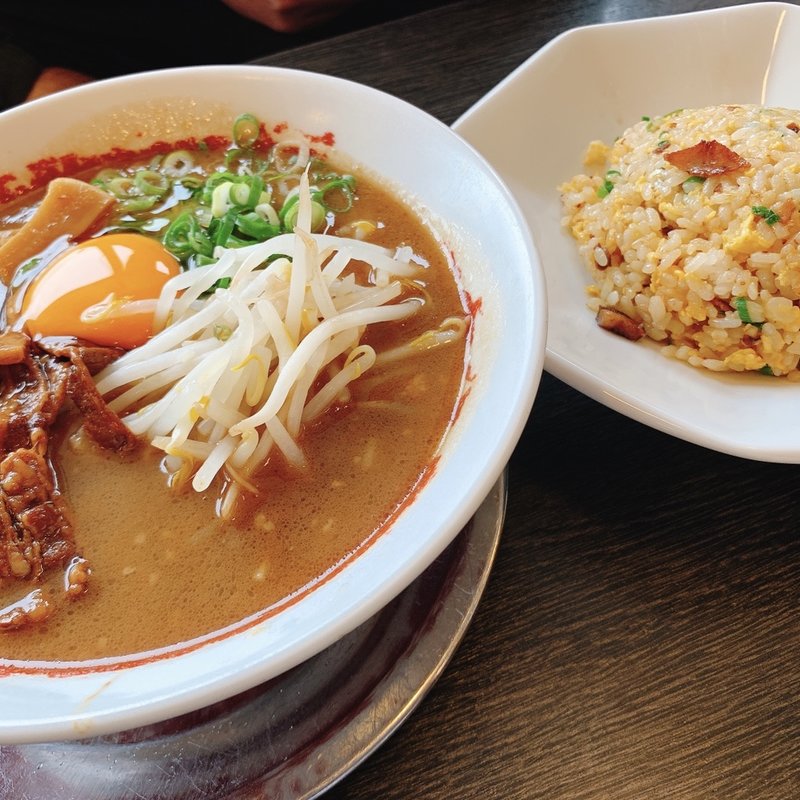 徳島ラーメン黒とんこつ+半チャーハン(ラーメン東大 福山店 )
