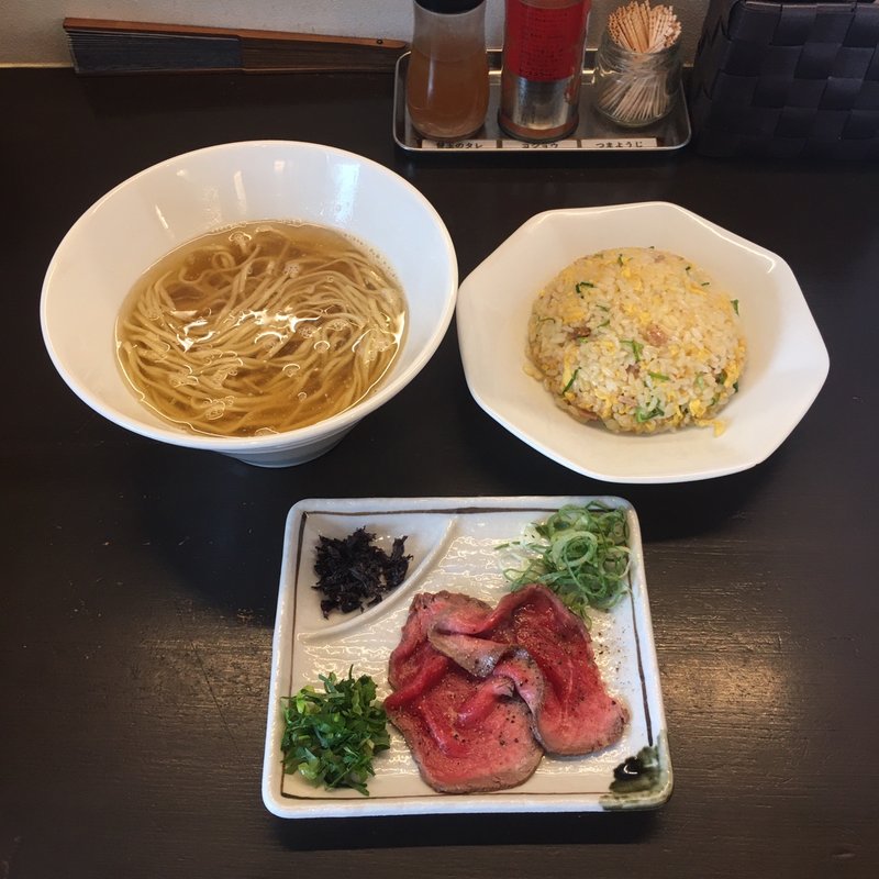 飛魚牛らーめん(限定)と半チャーハンセット(博多とんこつ 豚の足跡)