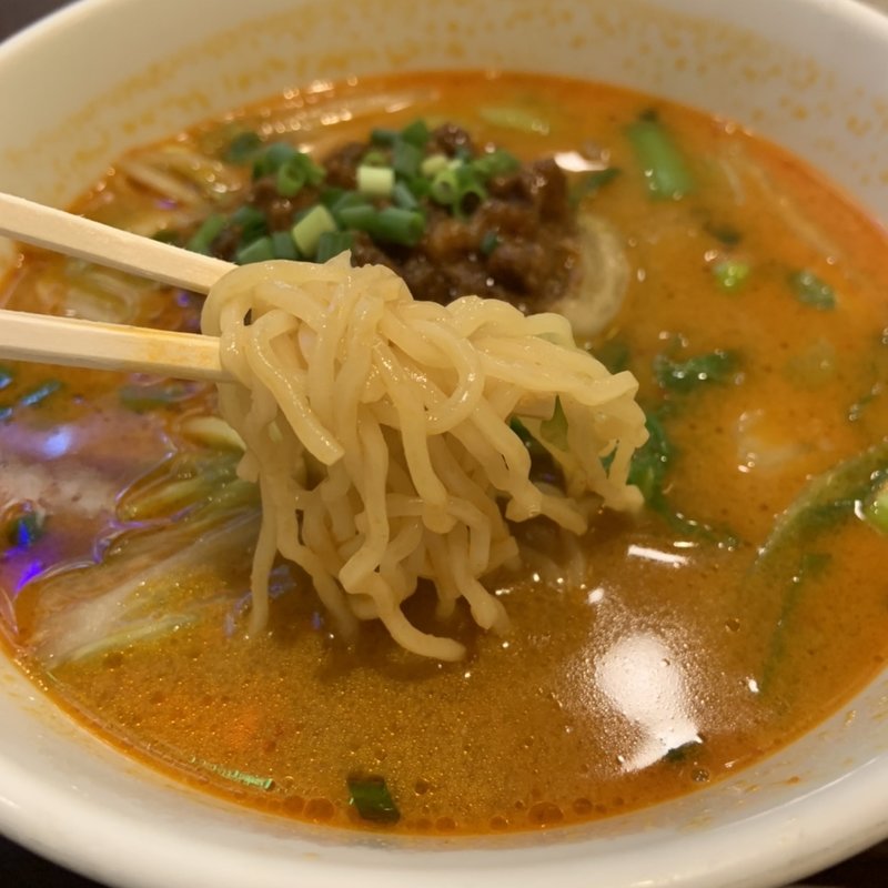 四川風 胡麻みそ 担々麺(老辺餃子館 本店 （ロウベンギョウザカン）)