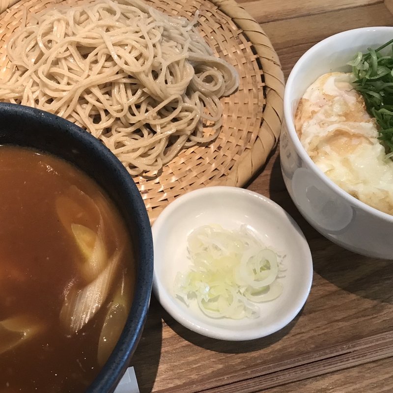 カレーせいろと揚げ卵丼(横濱蕎麦 傳介 （ヨコハマソバ デンスケ）)