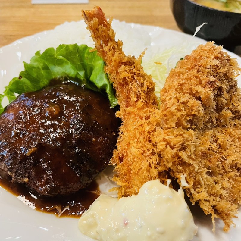 ランチB（海老フライ・豚ヒレカツ・ビーフシチュー）(宝亭(タカラテイ))