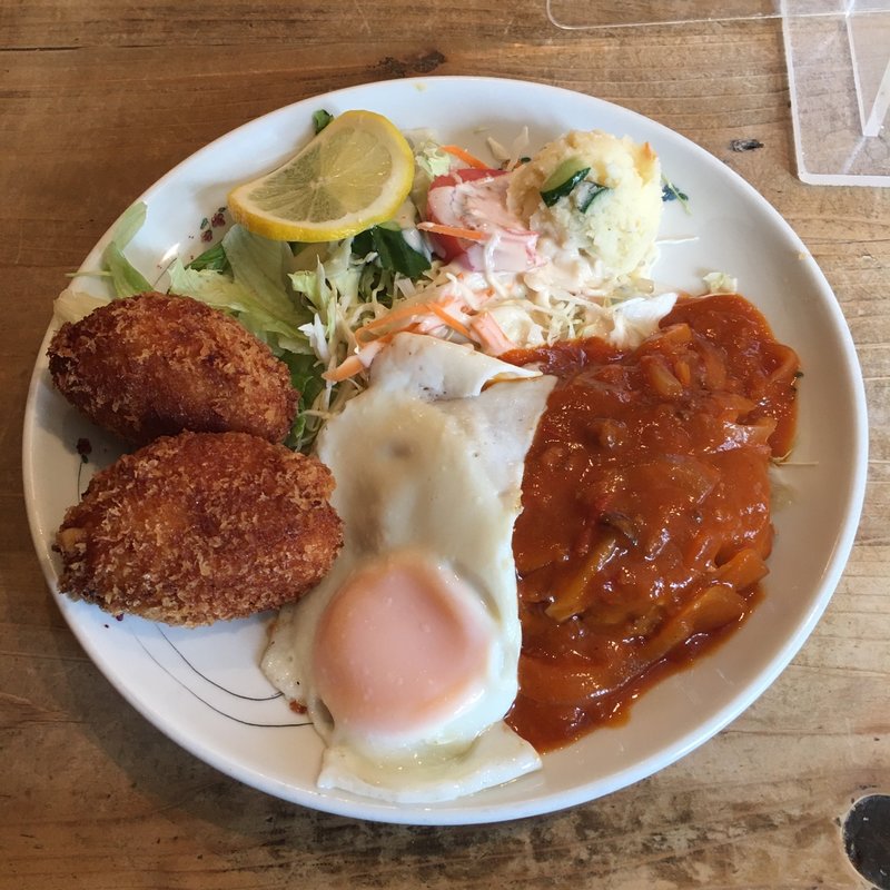 ハンバーグとカニクリームコロッケ(キッチン ひらき)