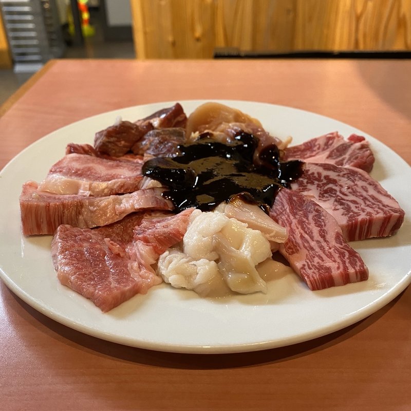 盛り合せ 上(ロース、カルビ、ハラミ、ホルモン、若鶏)(元祖ホルモン脇田屋 津店 （がんそほるもんわきたや）)