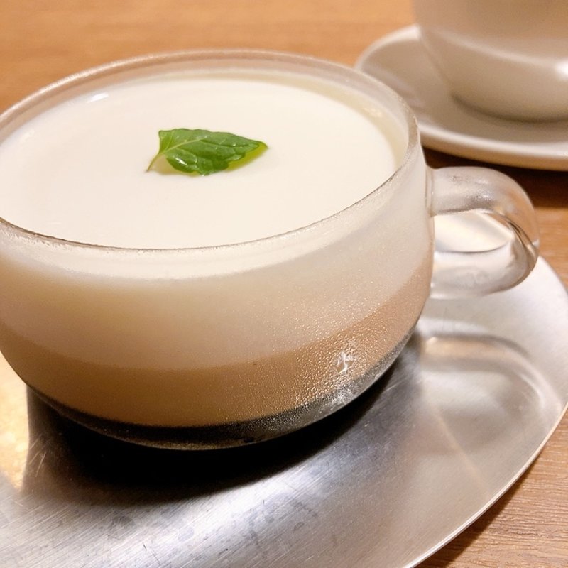 3層のスペシャルコーヒーゼリー(カフェ　トライノサンドウィッチ)