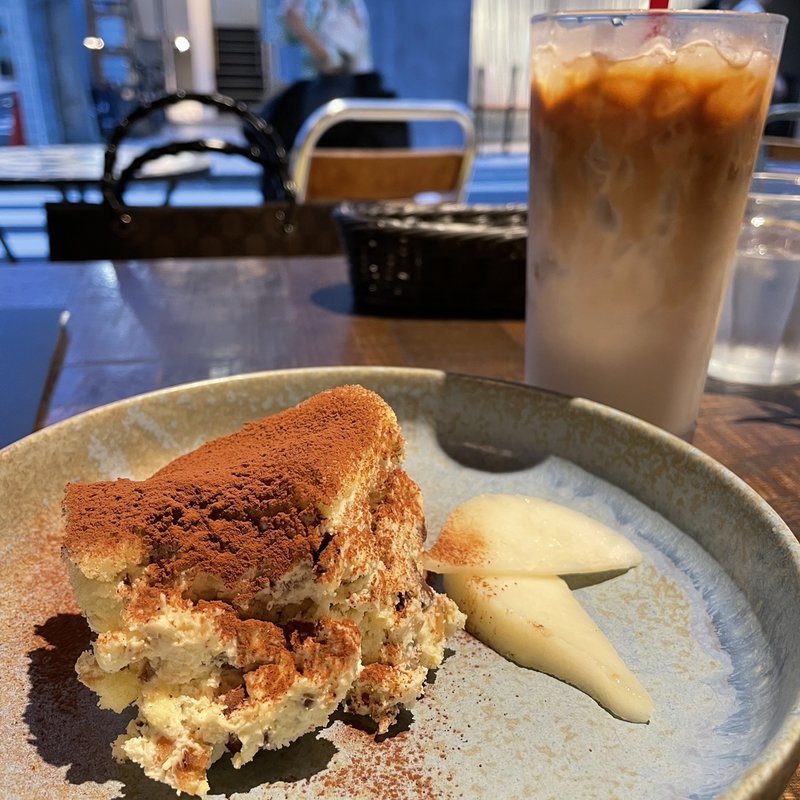 チョコチップとナッツのチーズケーキ(シャイニーアウル表参道)