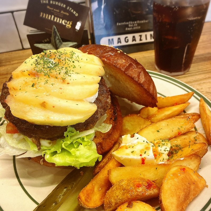 ハルさんスペシャル桃とサワークリームのバーガー(The Burger Stand nutmeg)