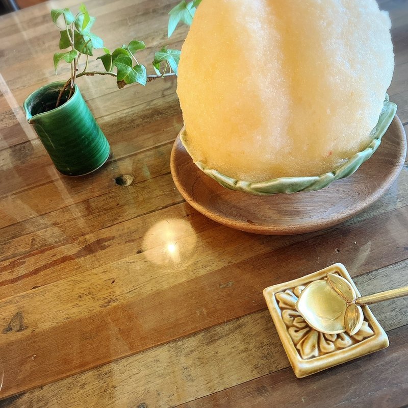もも　かき氷(森森舎 カフェ＆陶芸教室)